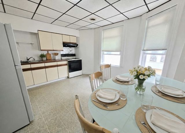 32 Burtt St 2, Lowell, MA 01851
