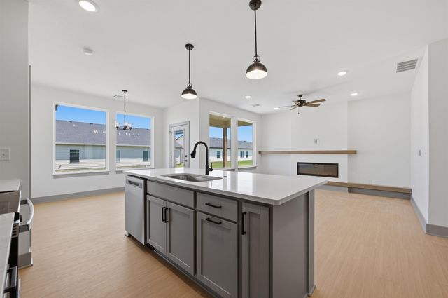 602 Elmwood St, Park City, KS 67147