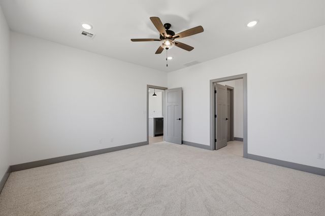 602 Elmwood St, Park City, KS 67147