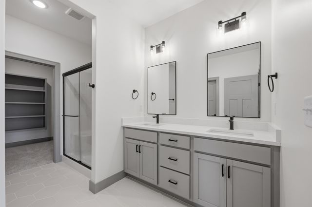 602 Elmwood St, Park City, KS 67147