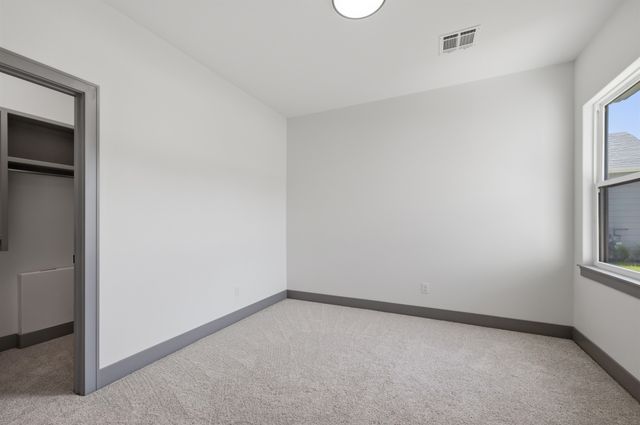 602 Elmwood St, Park City, KS 67147