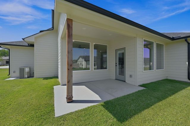 602 Elmwood St, Park City, KS 67147