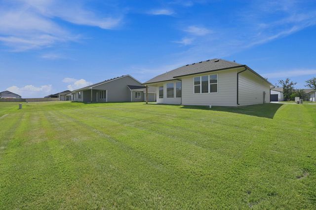602 Elmwood St, Park City, KS 67147