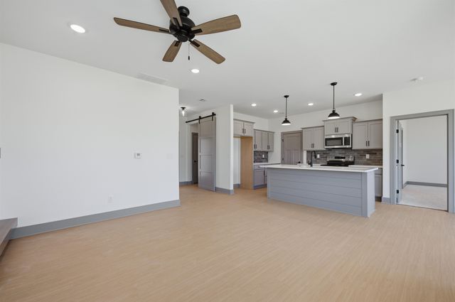 602 Elmwood St, Park City, KS 67147