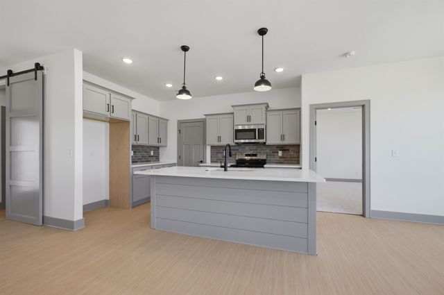 602 Elmwood St, Park City, KS 67147