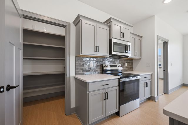 602 Elmwood St, Park City, KS 67147