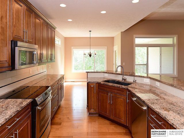 6540 Ashbrook Drive, Lincoln, NE 68516