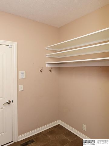 6540 Ashbrook Drive, Lincoln, NE 68516