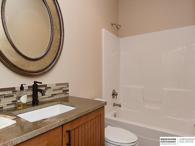 6540 Ashbrook Drive, Lincoln, NE 68516