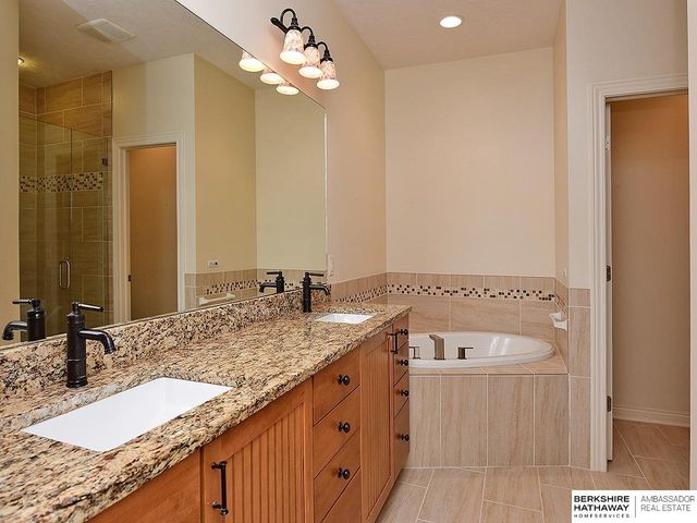 6540 Ashbrook Drive, Lincoln, NE 68516