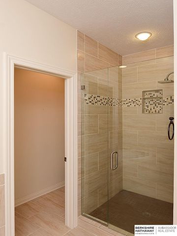 6540 Ashbrook Drive, Lincoln, NE 68516