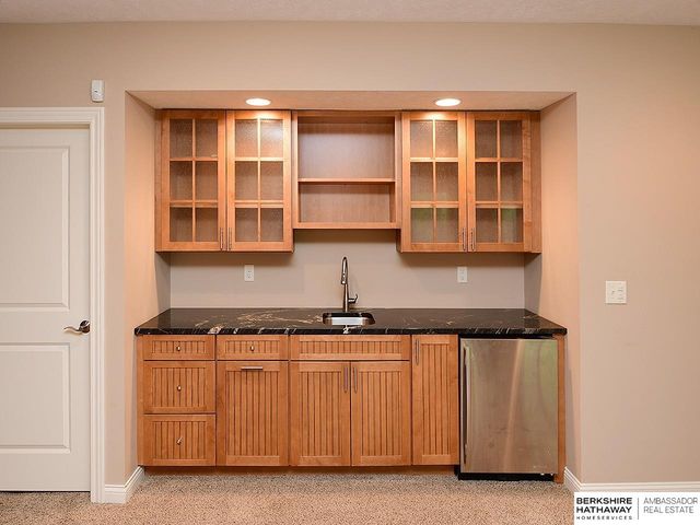6540 Ashbrook Drive, Lincoln, NE 68516