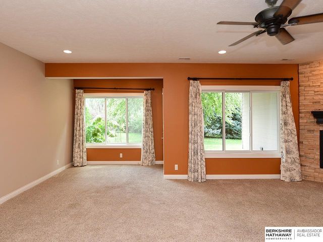 6540 Ashbrook Drive, Lincoln, NE 68516