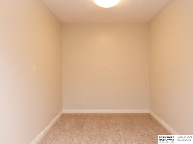6540 Ashbrook Drive, Lincoln, NE 68516