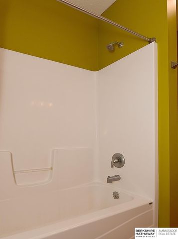 6540 Ashbrook Drive, Lincoln, NE 68516