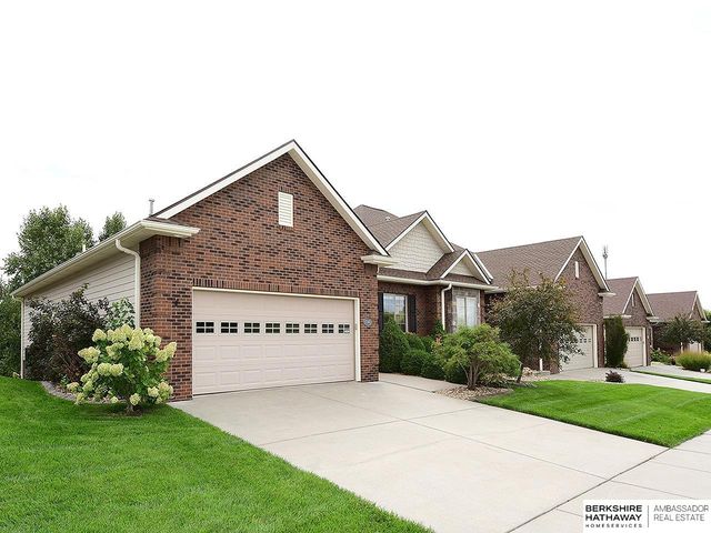 6540 Ashbrook Drive, Lincoln, NE 68516