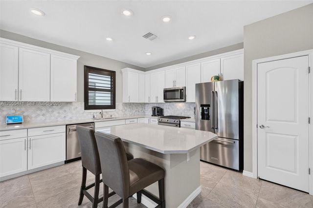 4460 Gramercy Dr, Oakland Park, FL 33309