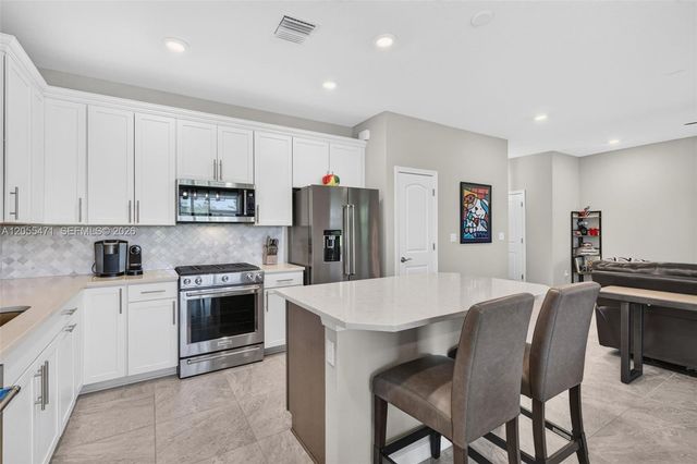 4460 Gramercy Dr, Oakland Park, FL 33309