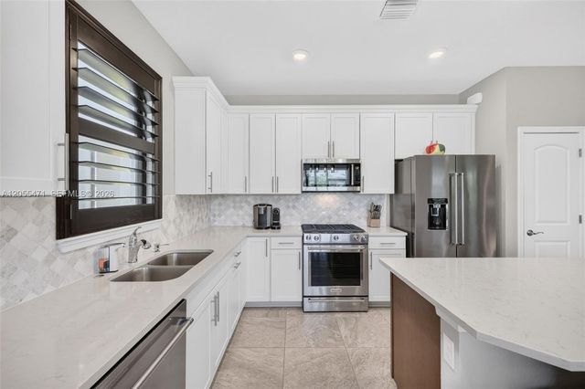 4460 Gramercy Dr, Oakland Park, FL 33309