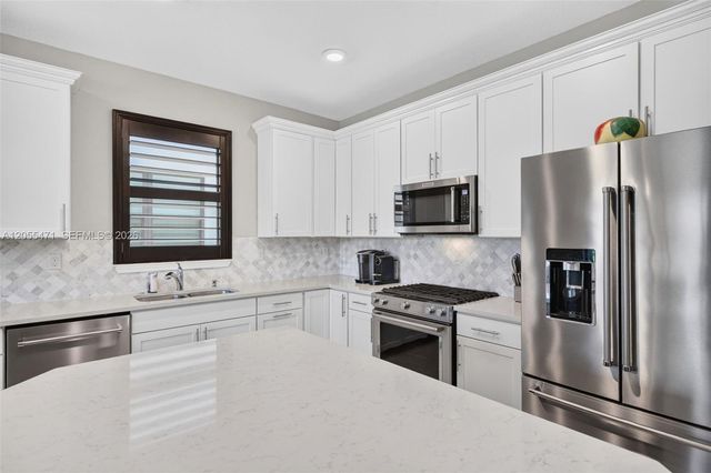 4460 Gramercy Dr, Oakland Park, FL 33309