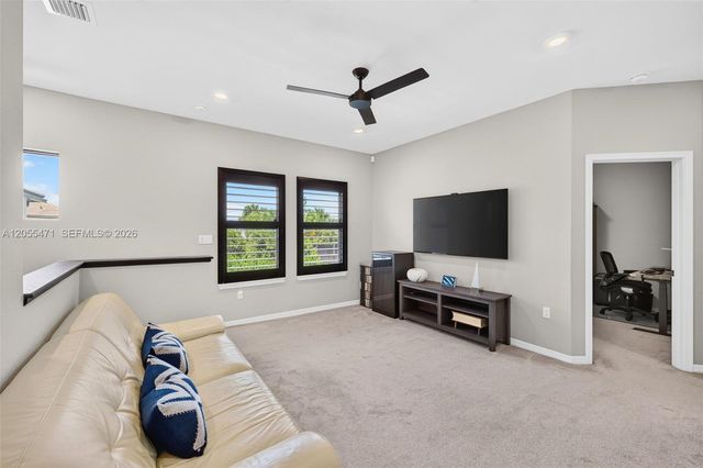 4460 Gramercy Dr, Oakland Park, FL 33309