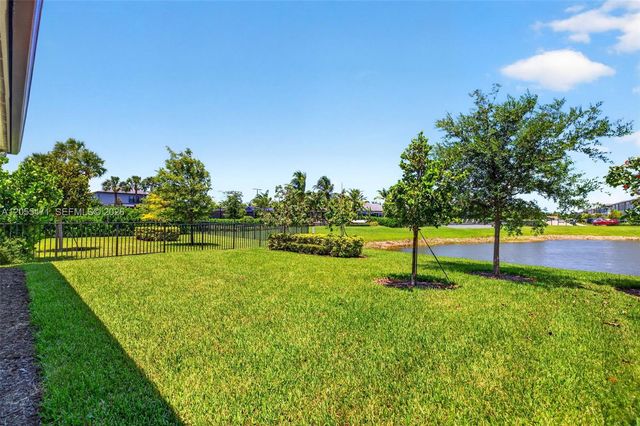 4460 Gramercy Dr, Oakland Park, FL 33309