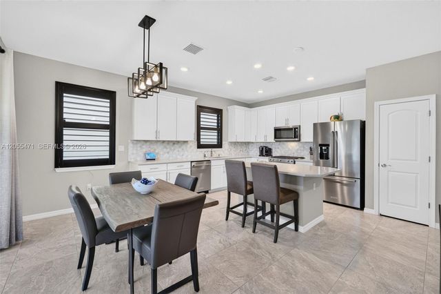 4460 Gramercy Dr, Oakland Park, FL 33309
