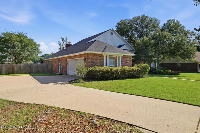 3815 Cabildo Place, Ocean Springs, MS 39564