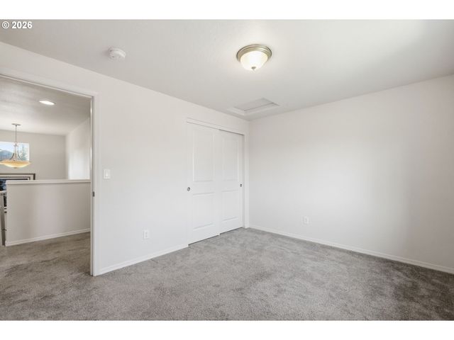 5270 SQUIRREL St, Springfield, OR 97478