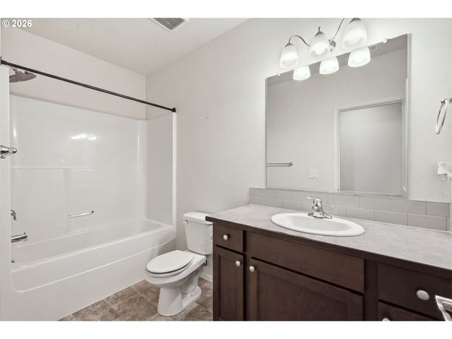 5270 SQUIRREL St, Springfield, OR 97478