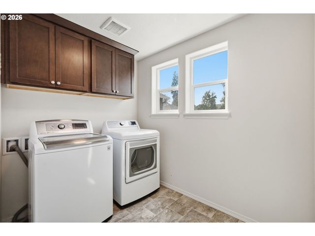5270 SQUIRREL St, Springfield, OR 97478
