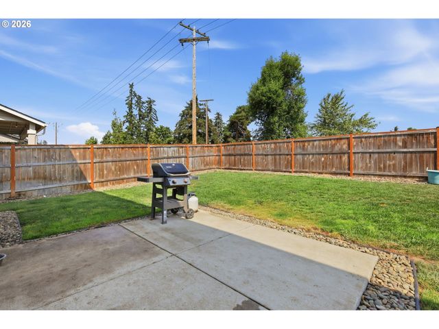 5270 SQUIRREL St, Springfield, OR 97478