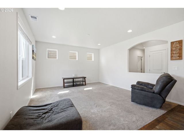 5270 SQUIRREL St, Springfield, OR 97478