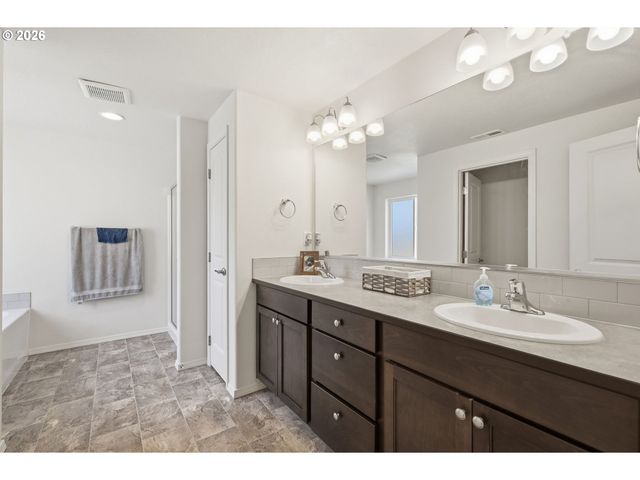 5270 SQUIRREL St, Springfield, OR 97478