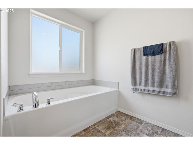 5270 SQUIRREL St, Springfield, OR 97478