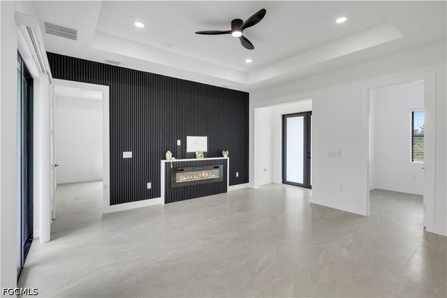 1047 Merry ST E, Lehigh Acres, FL 33974