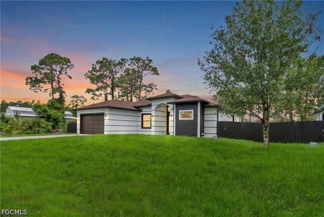 1047 Merry ST E, Lehigh Acres, FL 33974