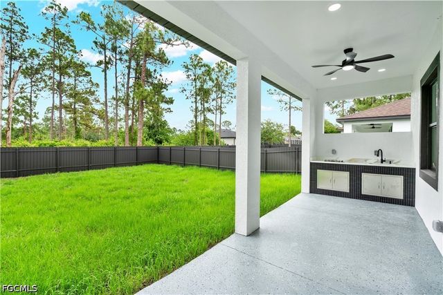 1047 Merry ST E, Lehigh Acres, FL 33974