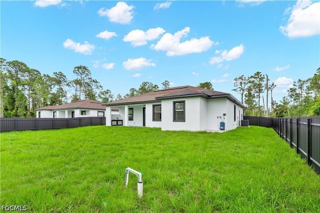 1047 Merry ST E, Lehigh Acres, FL 33974