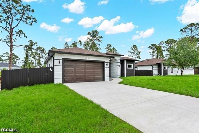 1047 Merry ST E, Lehigh Acres, FL 33974