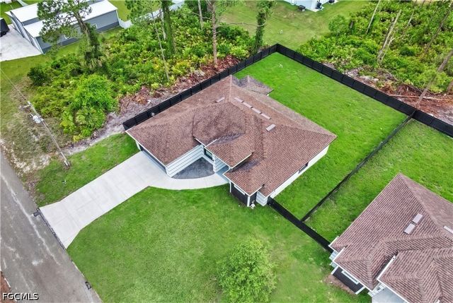 1047 Merry ST E, Lehigh Acres, FL 33974