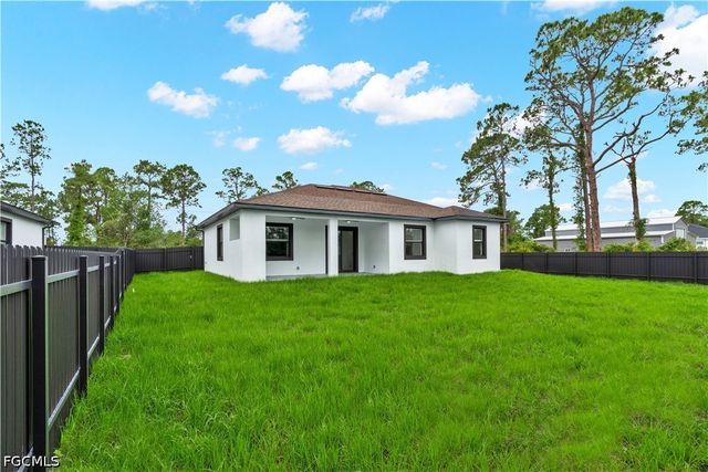 1047 Merry ST E, Lehigh Acres, FL 33974