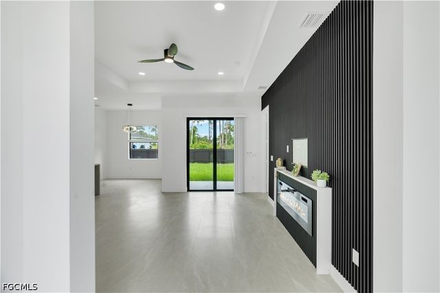 1047 Merry ST E, Lehigh Acres, FL 33974