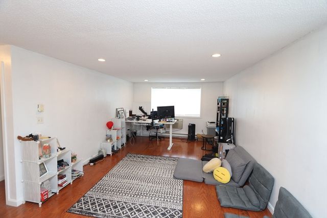 94 Beacon St. 14, Somerville, MA 02143