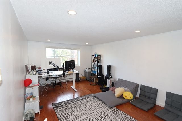 94 Beacon St. 14, Somerville, MA 02143