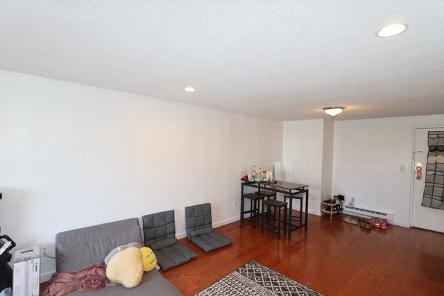 94 Beacon St. 14, Somerville, MA 02143