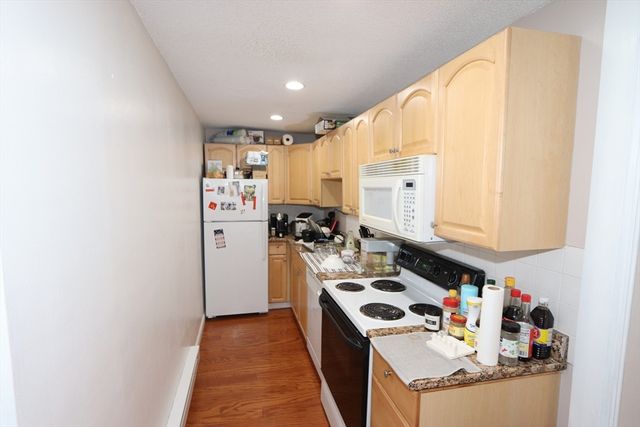 94 Beacon St. 14, Somerville, MA 02143