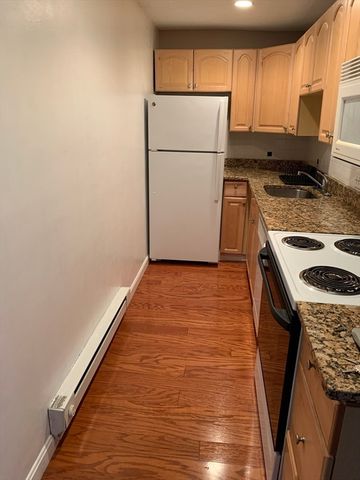 94 Beacon St. 14, Somerville, MA 02143