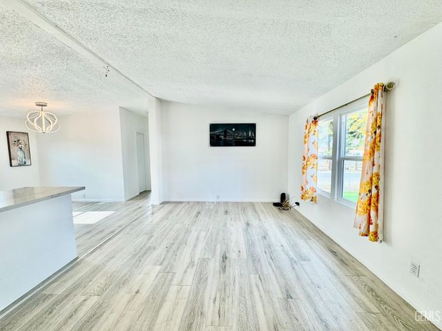 114 PlyMouth Avenue, Bakersfield, CA 93308