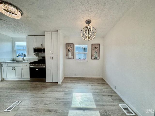 114 PlyMouth Avenue, Bakersfield, CA 93308